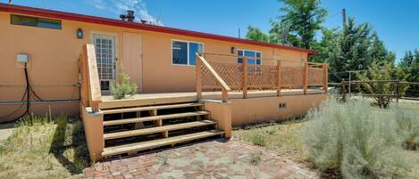 บ้านพัก (4 Bedrooms) | ด้านหน้าที่พัก