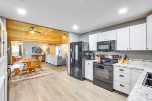 House (4 Bedrooms) | Interior
