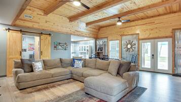 House (4 Bedrooms) | Front of property