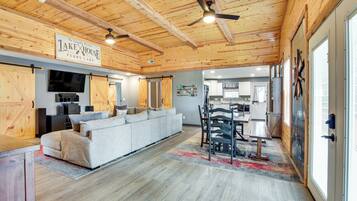 House (4 Bedrooms) | Interior