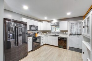 House (4 Bedrooms) | Interior - Spacious Ozawkie Home - Near Lake Perry! (Ozawkie)