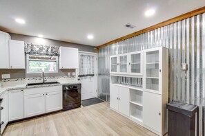 Ev (4 Bedrooms) | İç mekân