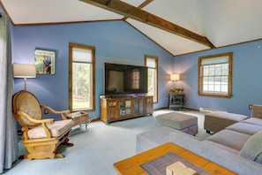 House (3 Bedrooms) | Interior - 1 Mi to River: Cabin w/ Fire Pit in Milanville! (Milanville)