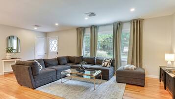 House (5 Bedrooms) | Interior