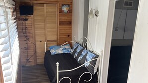 1 bedroom, WiFi (free), bed sheets