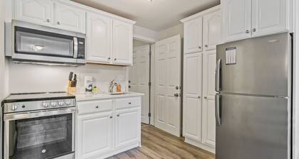 Lovely 1br Condo with indoor outdoor pool walkable to Perkins Cove and town!