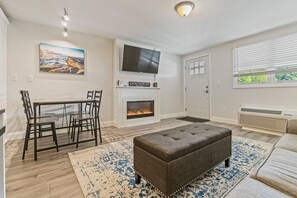 Älytelevisio, takka, tietokoneen näyttö