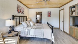 Unclassified image, 5 of 24, button - Missouri Vacation Rental Retreat: Walkable Area! (Neosho)