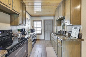 Microwave, oven, stovetop, cookware/dishes/utensils - Missouri Vacation Rental Retreat: Walkable Area! (Neosho)