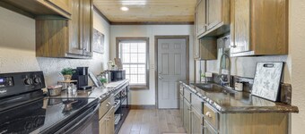Missouri Vacation Rental Retreat: Walkable Area!