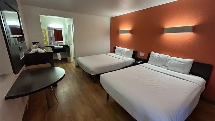 Studio 6 Suites - Riverside, Ca