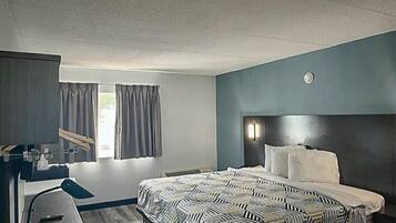 Pillowtop-bedden, een bureau, een laptopwerkplek