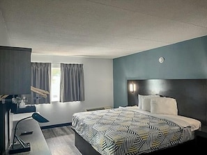 Pillowtop beds, desk, laptop workspace, blackout drapes - Studio 6 - East Syracuse, NY – Airport (East Syracuse)