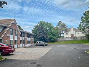 Exterior - Studio 6 - East Syracuse, NY – Airport (East Syracuse)