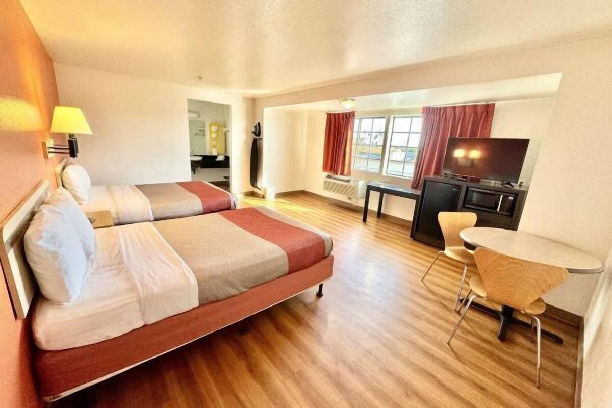 Iron/ironing board, WiFi (free), bed sheets
