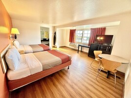 Tabla de planchar con plancha, wifi gratis y ropa de cama 