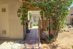 Property grounds - Palm Desert Vacation Rental w/ Community Pool! (Palm Desert)