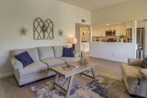 Books - Palm Desert Vacation Rental w/ Community Pool! (Palm Desert)