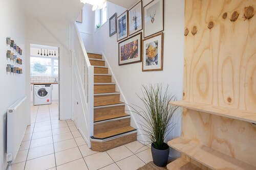Modern | All Mod Cons | IPTV| BBQ | Sleeps 7