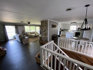 Smart TV - Perfect 1 Bedroom Lake Front Home 10 min from Downtown Milledgeville.  (Milledgeville)