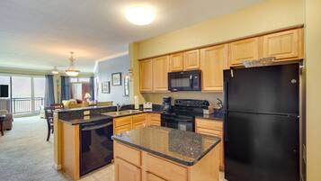 Fridge, microwave, stovetop, dishwasher