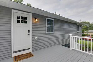 Exterior detail - 3 Mi to Minute Man NHP: 'Summer St Retreat' + Deck (Bedford)