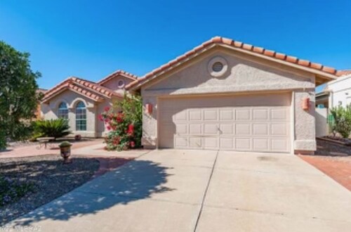 Lovely 2 bedroom home backing up to natural desert. Lots of amenities.