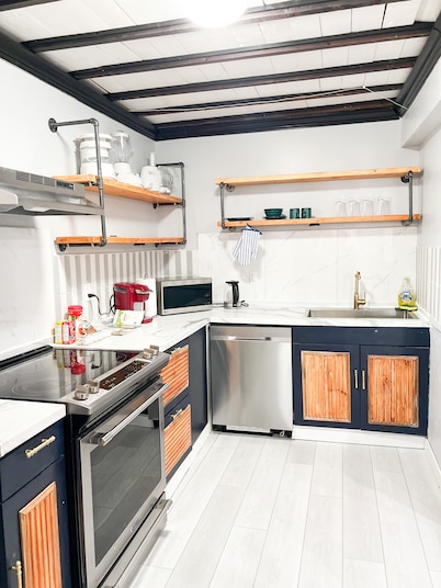 Fully furnished 2 bedroom modern farmhouse style (Family-Friendly)