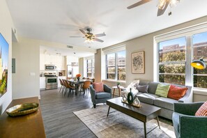 TV - Steps to French Quarter. Rooftop & Gym. Sleeps 12 (New Orleans)
