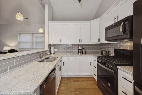 2-Bed 2-Bath Apt | close to UC w/ Free Parking