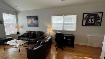 Een televisie en een kantoor