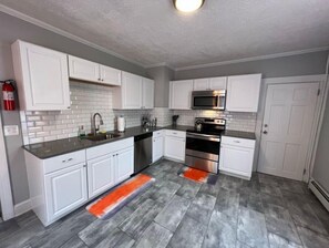 Fridge, microwave, oven, stovetop - Beautiful Luxury 2 Bedroom (Manchester)