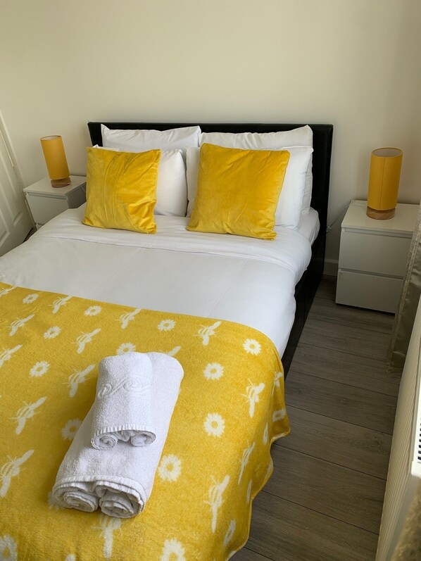 3 bedrooms, iron/ironing board, WiFi, bed sheets