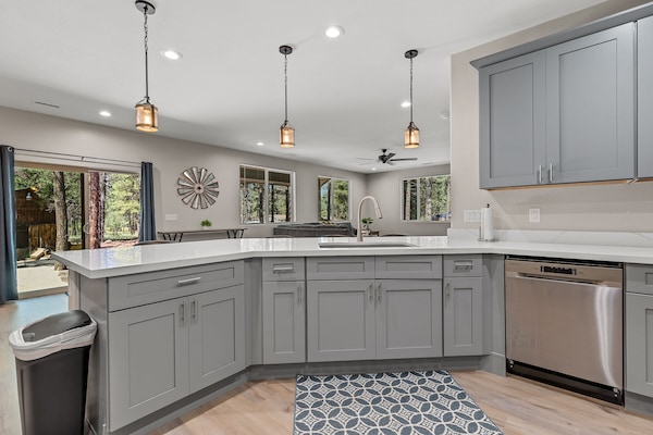 Køleskab, mikrobølgeovn, ovn, kogeplade