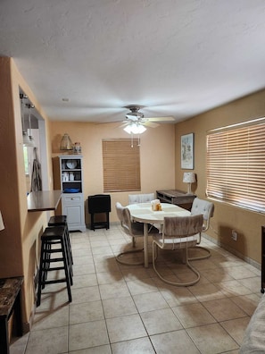 Dining - 2 Bed, 2 Bath home for winter rental in stable neighborhood in Tucson (Tucson)