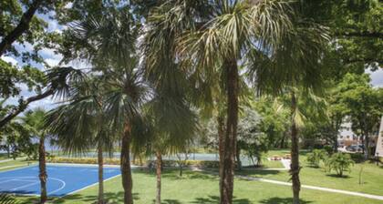 2 Bedroom Condo, Sleeps 6, Kitchen, in Pompano Beach, Wyndham Palm Aire Resort!!
