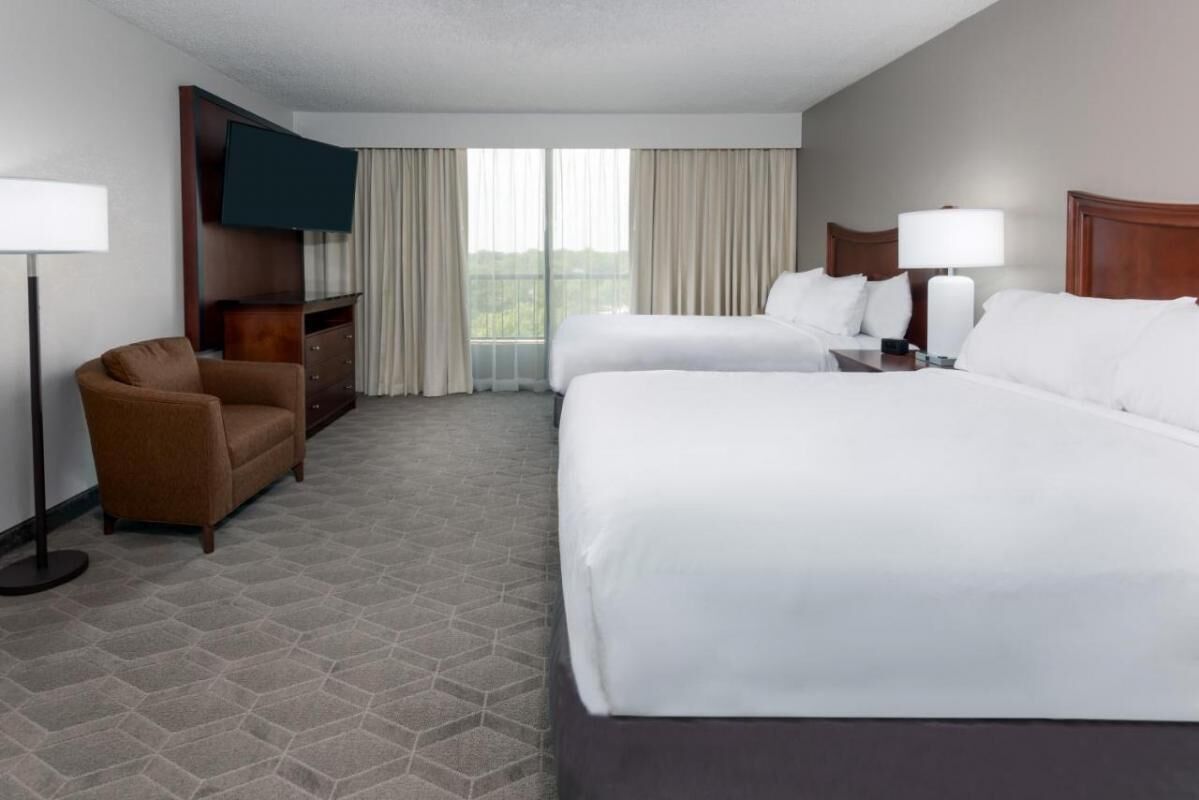 Stylish and Convenient Suite Near Dallas Galleria and Downtown Dallas!