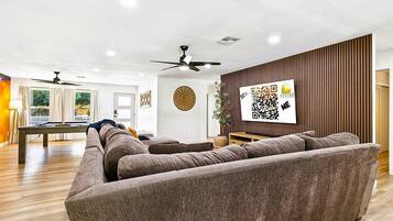 Smart TV, fireplace, ping pong, stereo