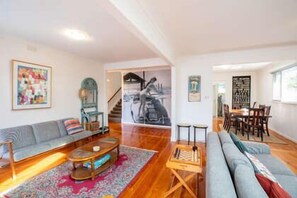 Smart TV, stereo - AURORA in Queenscliff (Queenscliff)