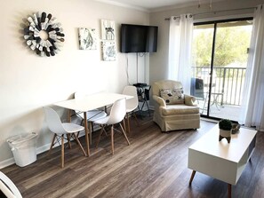 TV, offices - Ocean Villa C108 - Updated Beach Front (Hilton Head Island)