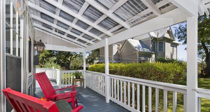 Great Location-walking distance to downtown; quiet; historical district