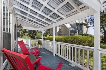 Great Location-walking distance to downtown; quiet; historical district