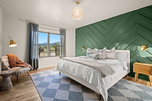 6 bedrooms, iron/ironing board, free WiFi, bed sheets