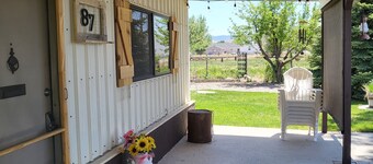 Western Charm Getaway,  Spacious 2BR Near I-70 in Salina. Single level no stairs