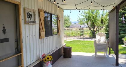 Western Charm Getaway, Spacious 2BR Near I-70 in Salina. Single level no stairs