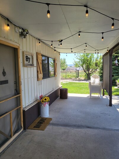 Western Charm Getaway, Spacious 2BR Near I-70 in Salina. Single level no stairs