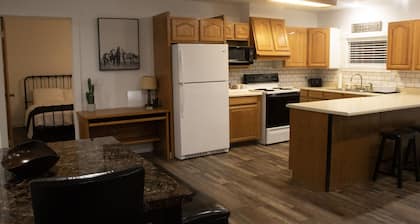 Spacious 2BR Home, Sleeps 6, Renovated, Rural Retreat