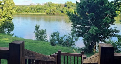 Beautiful Secluded Cabin on the White River