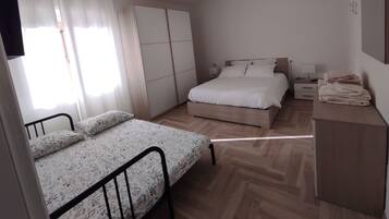 1 chambre, fer et planche à repasser, lit parapluie, Wi-Fi gratuit