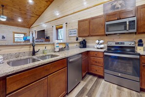 Kühlschrank, Mikrowelle, Ofen, Herdplatte